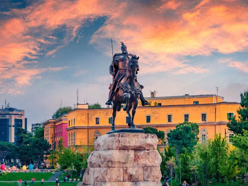 地拉那斯坎德培广场｜Skanderbeg Square